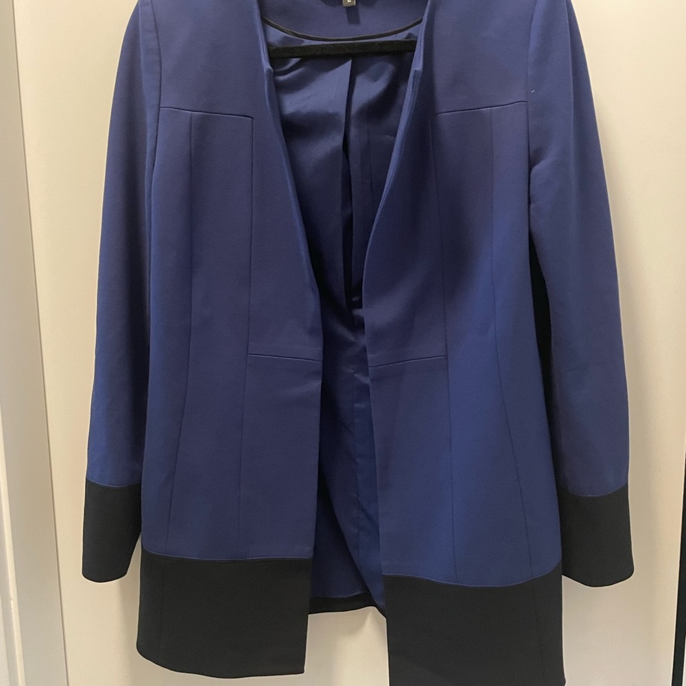 Modern Blue and Black Blazer with Tailored Silhouette